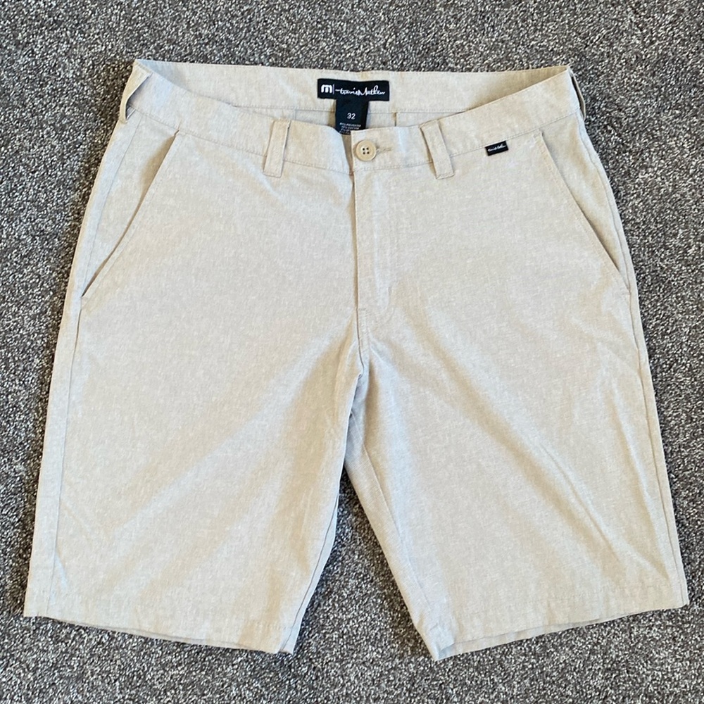 TravisMathew Men’s Tech Chino Shorts 32W Light Khaki